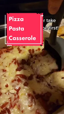 literally the easiest thing to make! recipe at the end :) definitely a repeat meal for us #casserole#pizza #mozzarella #feta #swiss #pepperoni #marinara #crushedtomatoes #tomatoes #cookingwithlauralee #easy #dinner #recipes #recipes2022 #howipamperedchef #pamperedchef #teacher #dogmom #dancer #dancing 