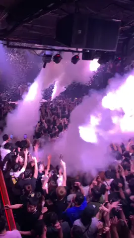 Vũ trụ gửi tín hiệu nếu bạn đang buồn thì phải đi bar 😅 #fyp #xuhuong  #sad  