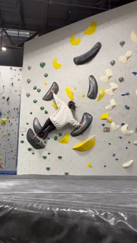 My face scraped the whole side of that hold when I slipped last night🥲 still a fun warm up though
