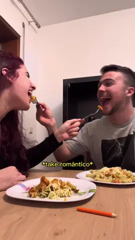 ✅ eu nunca fiz uma noite de pizza, literalmente 