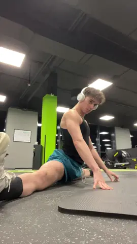 POV: a ballet dancer at the gym #balletdancer#gym#gymrat#balletboy