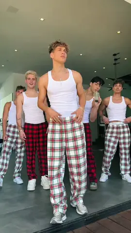 Who has the best walk?🕺🏽 #elevatorboys #modelwalk 