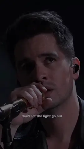 he’s so good oh my god he ate that up   #brendonurie #panicatthedisco #vivalasvengeance #fyp #fypシ #brendonurievocals #vocals #vivalasvengeacetour #viralvideo #viralvocals #vocalchallenge 
