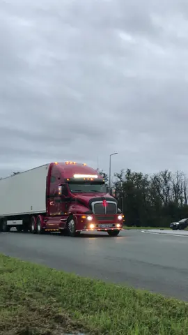 Mon premier camion américain 🤩🚛🚨 #america #camionamericain #kenworth #camion #fyp #pourtoi #foryou 