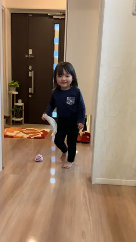 いつも1番早起きして朝から元気いっぱい🤭☺️#双子のいる暮らし  #二卵性双生児男女 #4児の母 #双子の日常 #双子ママ 