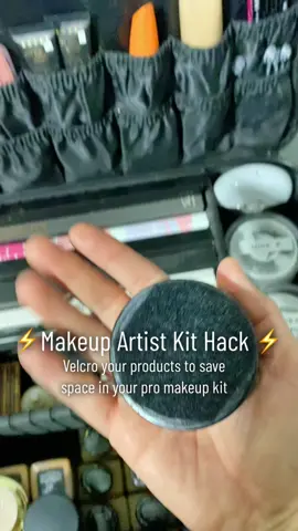 Makeup Artist KIT HACK! . . USE VELCRO TO SAVE SPACE IN YOUR KIT . . . #makeupkithack #promakeupkit #houstonmua #makeupartist #promakeupartist #depotingmakeup #velcro #hack #houston ##prokit #makeupba #makeup #proartist #kit #houstonmakeupartist 