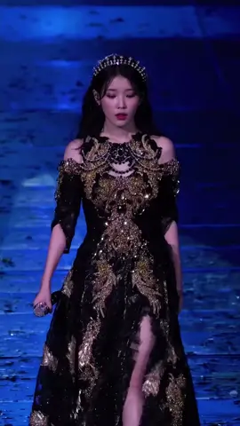 She's a masterpiece! #iu #아이유 #이지은 #jieunnie_iu #leejieun #uaena #dlwlrma #kpopfyp #fyp #iuclips #iufancam #youandi 