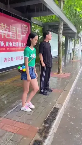 Usefull for rainydays!😉 #foryoupage  #rainyday #raincoat #DIY #protection #ballraincoat #usefull #lifehacks #goodthing #tiktokfinds #tiktokbudol #amazingproducts #trending #trend
