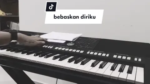 capek..#bebaskandiriku  #lirik #liriklagu  #cover #coverpiano #piano #lagugalau #pop  #coversong #galau #sedih #pengennyerah