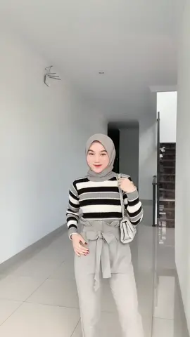 Suka sm celana nya highwaist link no.461 from @Mayoutfit official lagi ada sale discount up to 50%