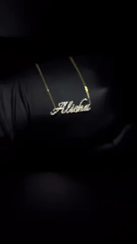 VS Diamonds 😳 #namenecklace #icedoutpendant #diamondname #diamondnameplate #vancouverjewellers #abbotsfordjewlery #nejadiamonds #vancouver #vancouverbc #surrey #diamondpendant #jewellery #diamondjewelry 