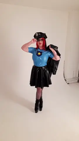 Did I make you look!? 👀😘  #latexbabe #latexfashion #latexclothing #latexskirt #fishnets #modelling #blacklatex 