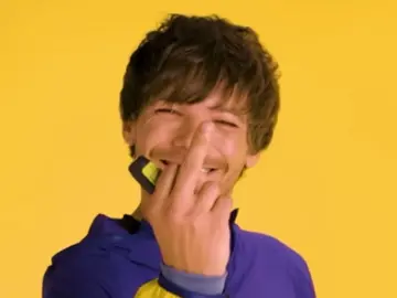 he‘s so effortlessly funny #faithinthefuture #louistomlinson #ilove1dbro 