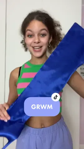 GRWM na pokaz wiosennej kolekcji 2023 Mariusza Przybylskiego💙 • #grwm #getreadywithme #sukienka #dress #buty #szpilki #highheels #szafir #kobalt #pokazmody #fashionshow 