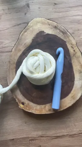 Crochet a bag with me  • TikTok Viral Bag • #crochetbag #bag #crochetwithme #crochetersoftiktok #onekooka #handmade #handmadegift #christmasgiftideas 