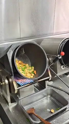灶为易炒菜机，代替人工翻炒，餐饮店炒菜炒粉炒饭好帮手#自动炒菜机 #自动炒粉机 #炒菜机器人 #美国炒饭机 #出口炒菜机 