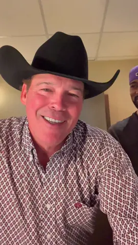 Why’d he have to bust in here like that 🙄😂 @claywalker   #country #countrymusic #claywalker #shewontbelonelylong #carpooltrev #90scountry  #2000sthrowback Clay Walker. Trevor Norris. She Won’t Be Lonely Long. Carpool Trev