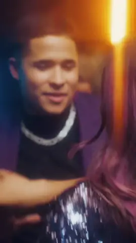 #stitch with @chispa_app I’m in Chiquis’ music video! 🤩🎄 Dance to #VamosAllTheWay for the holidays! 🎅🏽🤳🏽 #ChispaPartner #JingleBells 