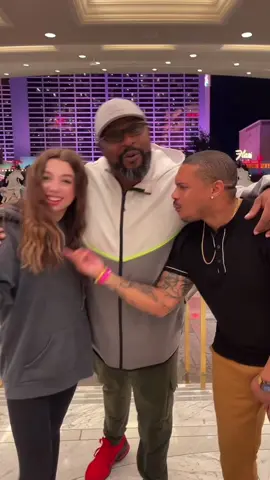 Happy weekend friends! Always love dancing with @iam.sirdariusrashod @nickgray1 ❤️‍🔥 #fyp #viral #dancer #dancetok #yonce #trending #foryou 