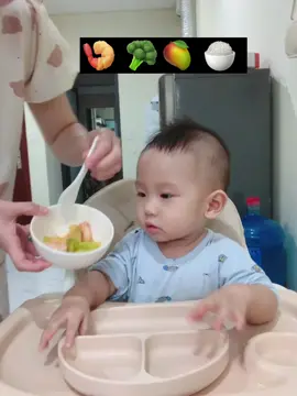 Hôm nay bạn ăn gì ? Cùng xem “ chiến thần diệt mồi” múc bang khay cơm mẹ nấu nhé 😃 #Tom 12m10d #xuhuong #andam #andamcungbe #blw 