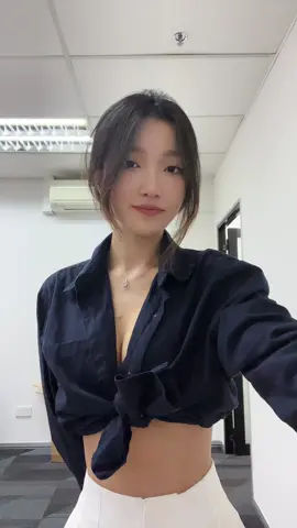 another day in office 😗 www.ivre.sg  #fyp #sgtiktok #ivre 