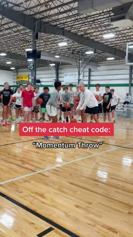 Momentum catches / throws with the young hoopers! 🎒 #basketball #basketballtraining #basketballtips #basketballworkout #basketballmoves #basketballdrills 