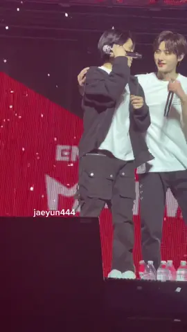 jakehoon moment from the chicago concert #jake #sunghoon #jakehoon #enhypen #enhypenjake 