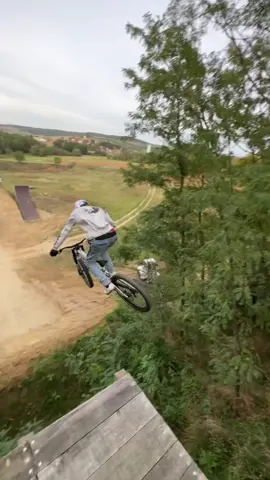 The drop, the backflip but that landing 🤩 #bike #mtb #mountain #manual #backflip #mountainbike #drop 