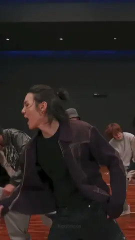YOONGI’S HAIRR??!?!?!?! #yoongi #minyoongi #suga #agustd #btssuga #babgtan #bts #yoongidance #runbts #btsdancepractice #kpopfyp #foryoupage 