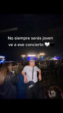 Sin duda el mejor de todos 🤍🖤 #ricardoarjona #concierto #blancoynegro #guatemala #guatemala🇬🇹 #ricardoarjona 