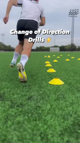 Change Of Direction Training ⚡️  📝 Workout Plan👇 1️⃣S Runs: 4-6 reps 2️⃣Sprint Shuffle Sprint: 4-6 reps 3️⃣Breaks: 4-6 reps  Complete 4-6 reps for each drill. Take 2min of rest after each exercise.  This session was all about the ability to change direction and accelerate while in motion. It’s important that you have at least one day out the week to really focus and work your craft specific to your sports or position. That’s how you consistently & efficiently build & maintain your technique.   🧦: @playwear_pw   #gripsocks #speedtraining #strengthtraining #workoutroutine #agilitytraining #plyometrics #plyometrictraining #sportsperformance #functionaltraining #speedandagility #athlete #sportstraining #soccerimproved