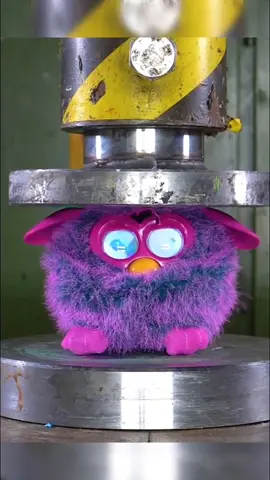#pegar un video de @hydraulic compressor Maquina Aplastadora 🔥🧸👀 #comedia #humor #viral #fyp 