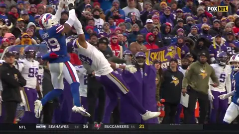Justin Jefferson With The One Handed Catch😱 #nfl #bighit #fumble 