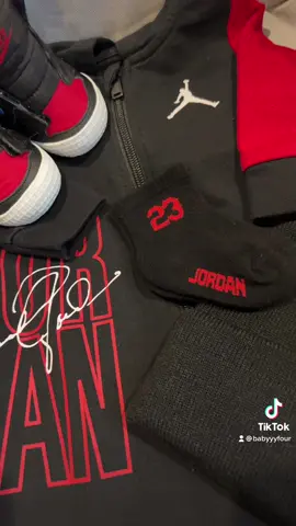 Fly guy! #babiesoftiktok #fyp #fallfashion2022 #candycrush10 #fitcheck #babyboy #babymodel #boymom #baby #cutebaby #nike #cutebabyboy #OOTD 