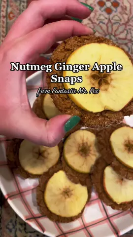the quintessential autumn treat and they are gluten-free & vegan #wesanderson #nutmeggingerapplesnaps #fantasticmrfox #vegan #glutenfree #cooking #baking #autumn 