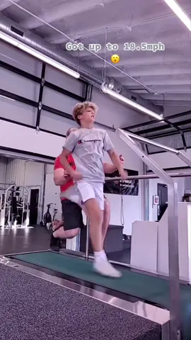 Kid turned on the jets 💨 (arsl51360/IG) #treadmillchallenge #speedtraining #nodaysoff 