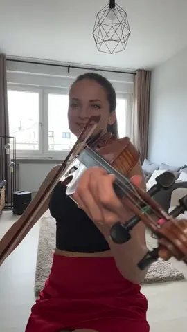 🎶 Sting - Shape of my heart🎻 #ViOLiNiA #Sting #stingshapeofmyheart #shapeofmyheart #violinmusic #violincover #relaxmusic #musiciansofinstagram