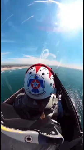 Mind blowing fr🤯 would you want to fly inverted?! #f16 #viral #fypシ #planes #fighterjet #fyp #militaryaviation #airforce #thunderbirds #fighterpilot #aviationlovers #f16fightingfalcon 