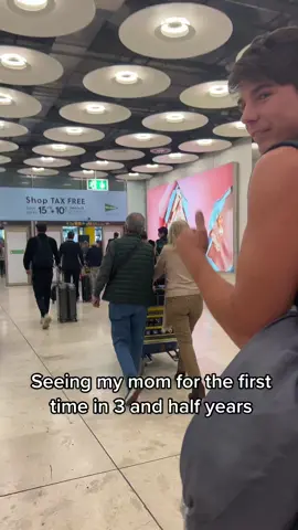 First time seeing my mom in 3 and a half years 🥹 #emotional 