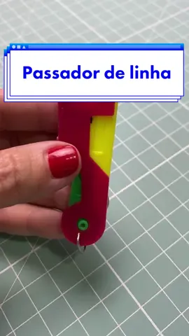 ✅ Vem aprender a usar esse passador de linha na agulha. Super prático! 👍 Curtiu a dica? Deixe o seu like #AprendaNoTiktok #costura #dicasdecostura #costuraparaprincipiantes 