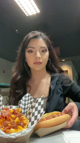 Eat with me :p #eatwithme #letseat #baconhotdog #baconcheesefries 