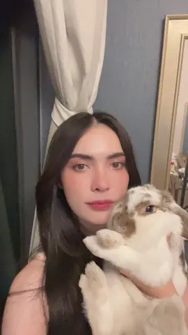 ช่วยทำเป็นรักกันหน่อยได้มั้ยละ