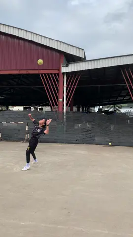 Wkwkwk seruuu iihhh #sepaktakraw #takraw #takrawindonesia #laura_dindaa12 #sepaktakrawindonesia #sepaktakrawwanita #serunyabelajar 