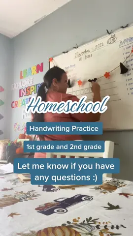 This is my favorite way to practice handwriting! They are technically writing each letter 3 times with every step. Today we focused on lowercase letters. Making sure every part of the letter is in the write place (above the line, below the line, etc). #homeschool #homeschoollatino #latinahomeschooler #homeschoolfamilia #homeschoolcheck #homeschooltips #homeschooltok #mamalatina #handwriting #whiteboard #chalkboard 