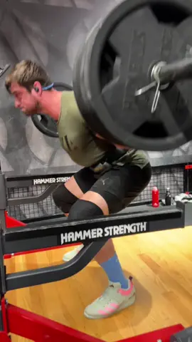 QUALITY OVER QUANTITY 🌟  La @swatteam_official met à l’honneur ses athlètes ✨  🏋️‍♂️ @theo.gtsl  💪🏽 PR 5x5 200 KG RPE7 📍ON AIR ANNECY  📹 DERNIÈRE SÉRIE   #swattacademy #streetworkout #swatteam #callisthenics #Fitness #fitnessmotivation #workout #finalrep #battlestreetworkout #competitionstreetworkout #bootcamp 