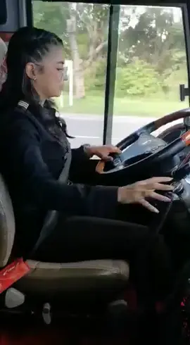 Nuevo Uniforme🖤👩‍✈️🚌#laapartada #planetarica #lapatrona419 #scania #elmakinon #mujeresqueinspiran #mujeresfuertes #mujeresalvolante #conductorasprofesionales #conductoras #mujeresempoderadasyexitosas #vallenato #vallenatoromantico #acuerdate 