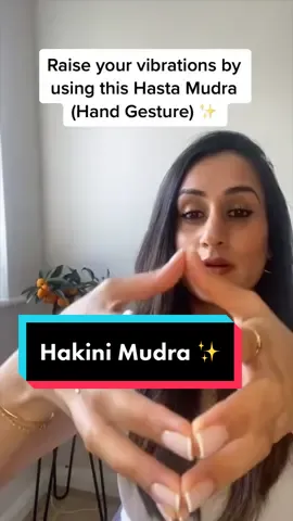 Hakini Mudra is associated with clarity and divinity from within. Practicing for 10 mins daily helps to sharpen focus and improve concentration #yogatips #authenticyoga #yogaformentalhealth #yogaforhealing #indianyoga #تحدي_نستله_سكويزي 