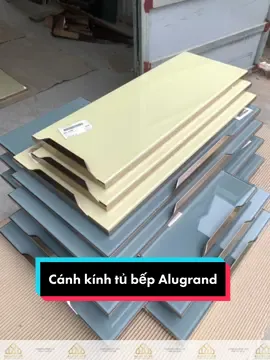 Làm được cánh kính tủ bếp đẹp,nét đòi hỏi rất nhiều sự tỉ mỉ nên đắt là đúng 😂 #alugrand #tubep #thùngtủnhômtấm 