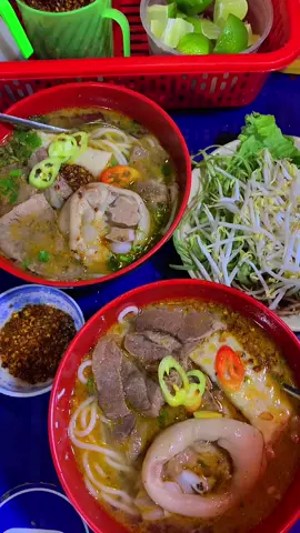 Tô bún bò to như vậy mà 40 cành sao 😱 #saigon #sg #bunbohue #bunbophandinhphung #phunhuan #diadiemanuong #food #Foodie #daily #Vlog #dailyvlog #fyp #fypシ #xuhuong