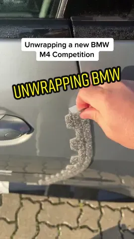 unwrapping a new BMW M4 Competition #bmw #bmwm4 #ASMR #unboxing #satisfying @bmw                             BMW M4 Competition Coupé: Kraftstoffverbrauch kombiniert in l/100 km : - (NEFZ) / 9,8 (WLTP); CO2-Emissionen kombiniert in g/km: - (NEFZ) / 224-223 (WLTP)